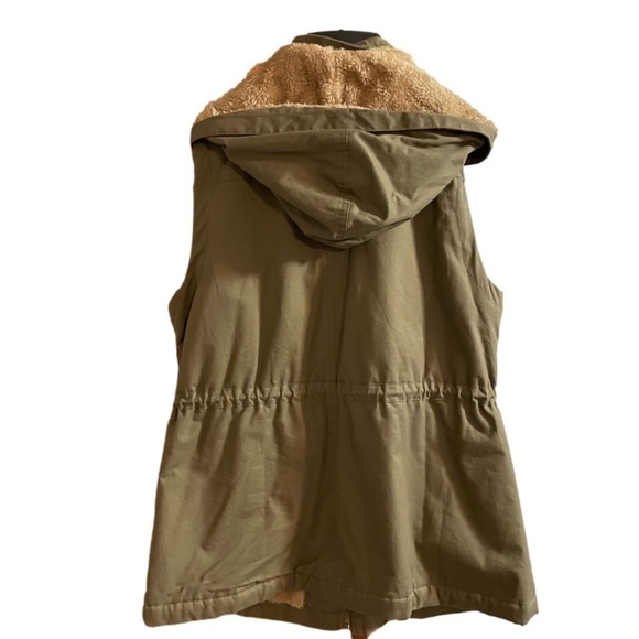 OLIVE Green Faux Fur Lined Vest. Zipup Hoodie with Drawstring Sz Large Love Tree - Picture 2 of 6